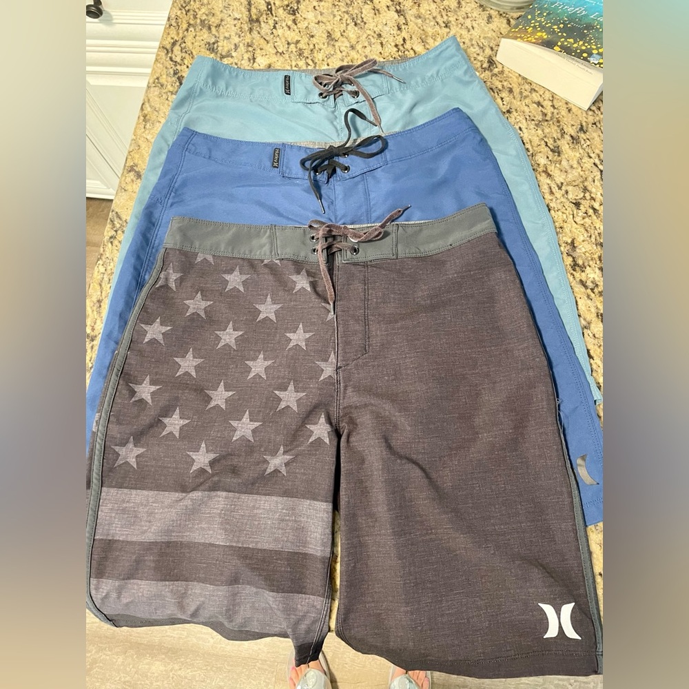 Hurley Boardshorts size 28   3 suits